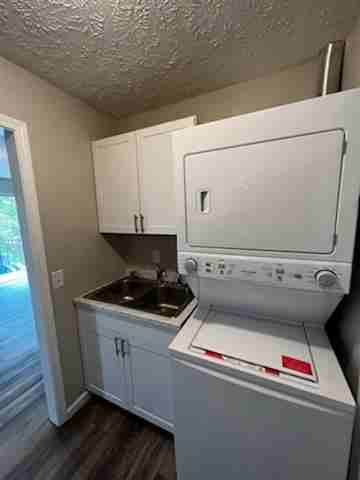 434 Archwood St NorthApt 4 #4 - Photo 7 of 9