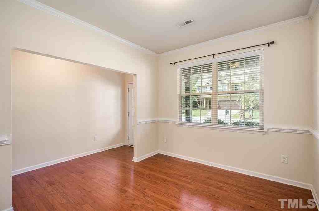 2033 Longmont Dr #1 - Photo 4 of 23