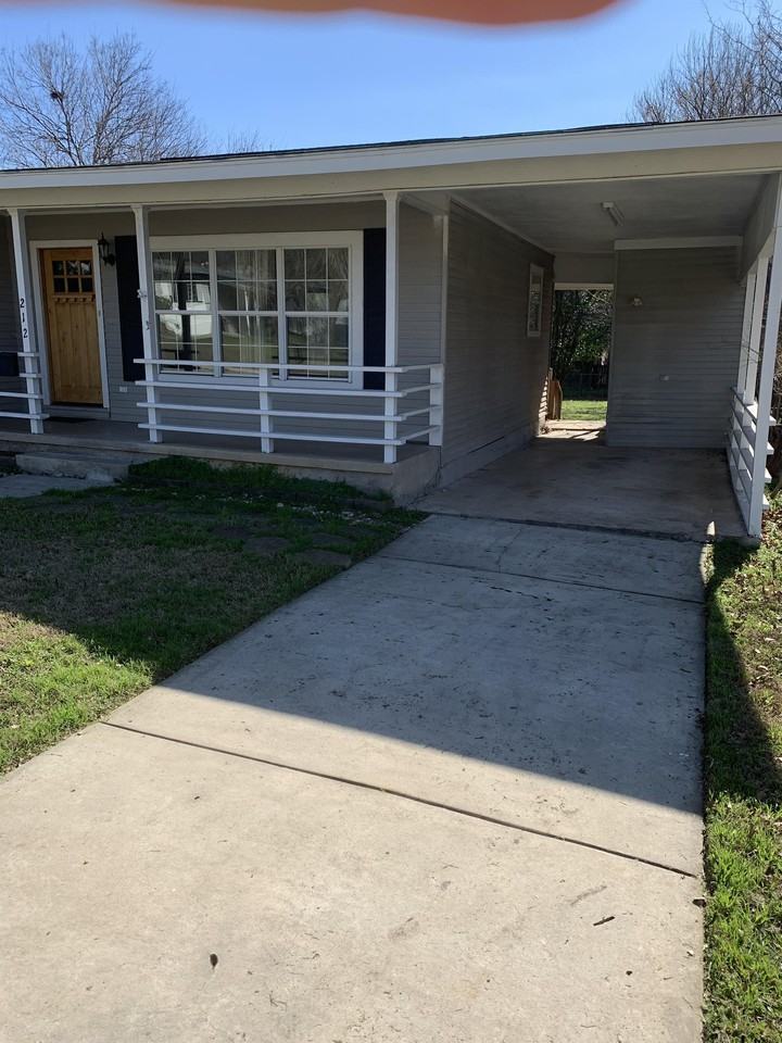 212 Lyman Dr #1 - Photo 3 of 31