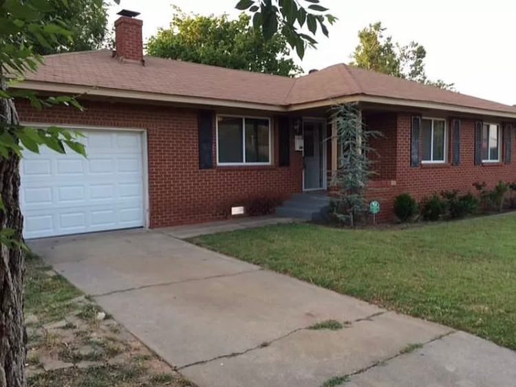 2955 Nw 48th St - Photo 3 of 12