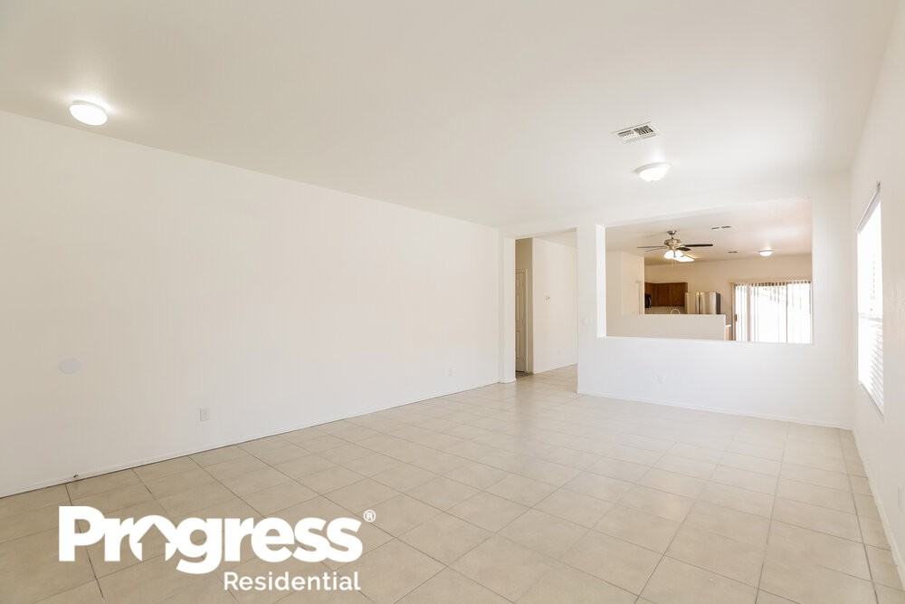 1106 E Beth Dr - Photo 3 of 21