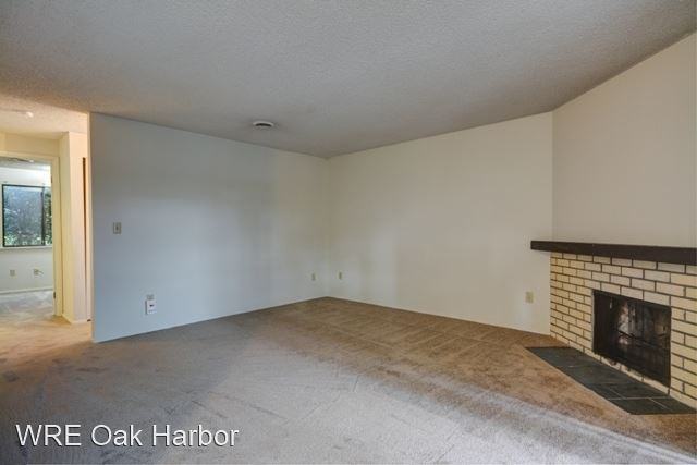 270 SE Barrington Dr - Photo 2 of 10