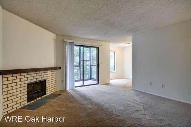 270 SE Barrington Dr - Photo 3 of 10