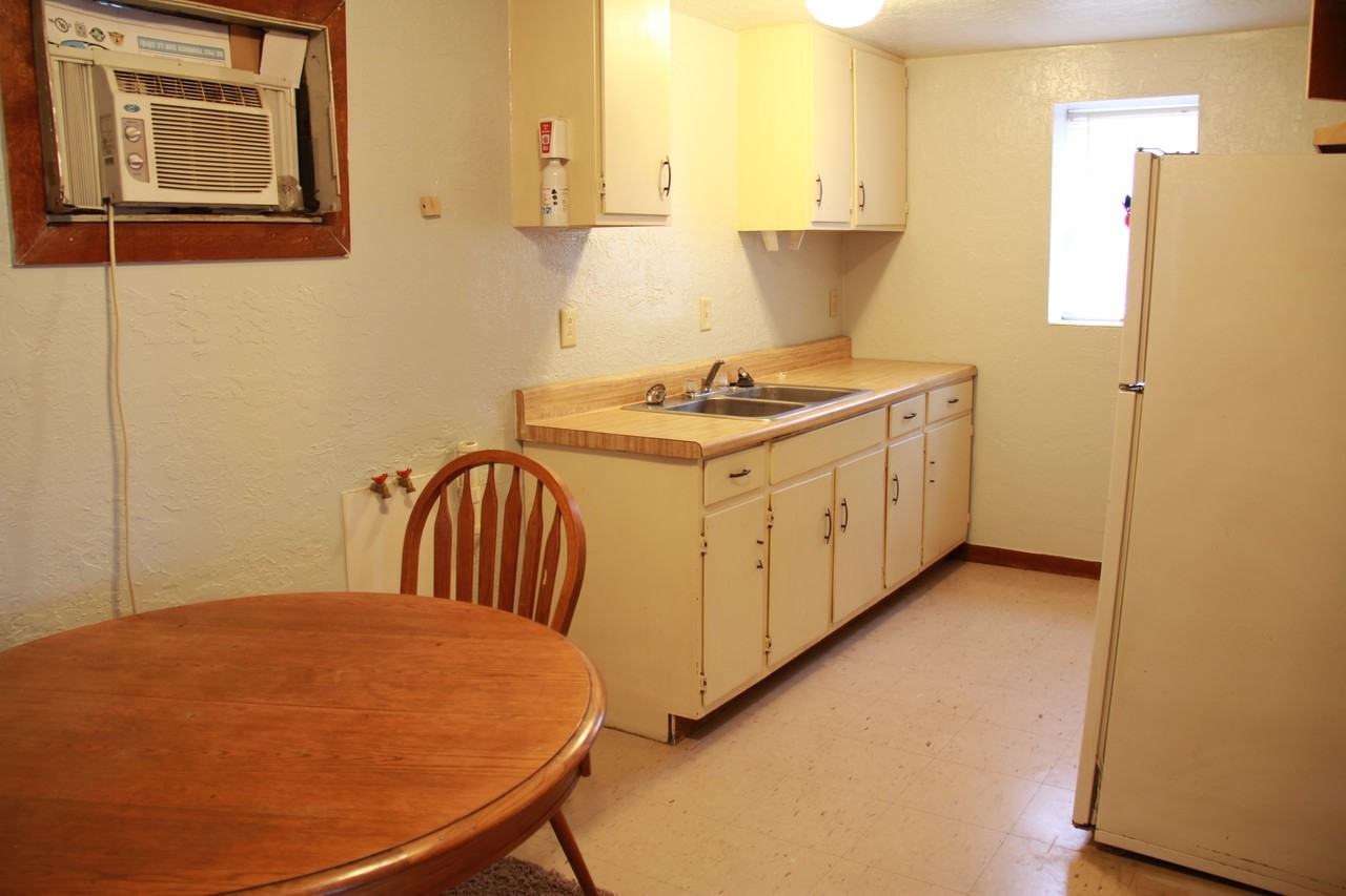 527 1/2 Lawrence St - Photo 3 of 5