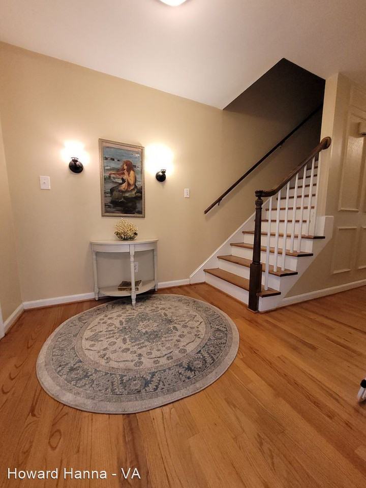 317 Shirley Ave - Photo 2 of 18