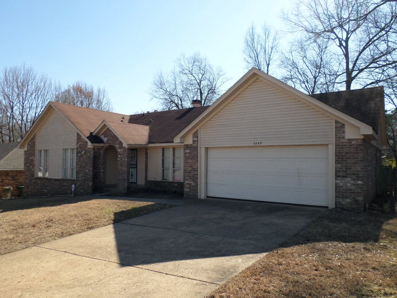 5249 Kimbark Woods Dr - Photo 2 of 18