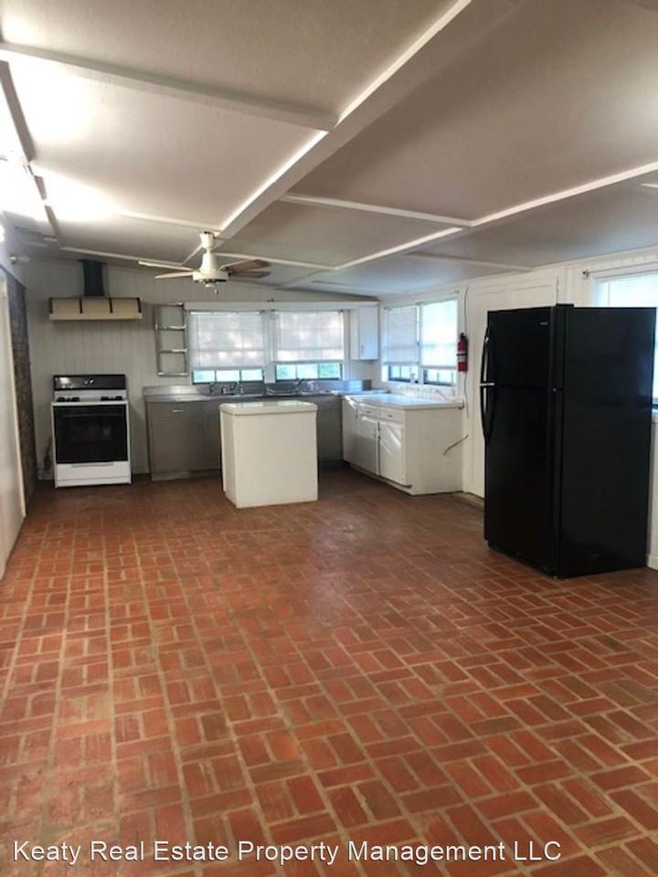 1232 Hugh Wallis Rd - Photo 3 of 10