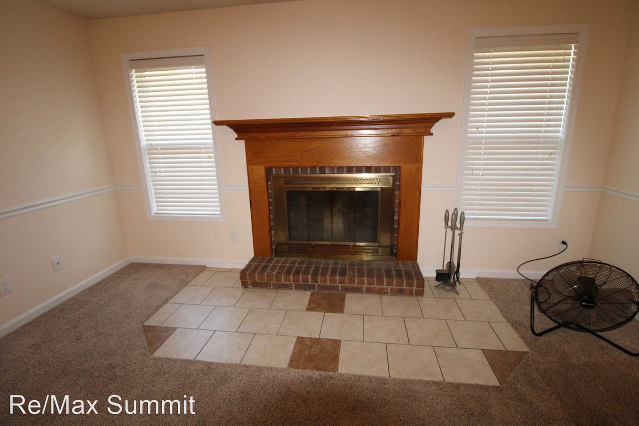 450 Derek Dr - Photo 3 of 25