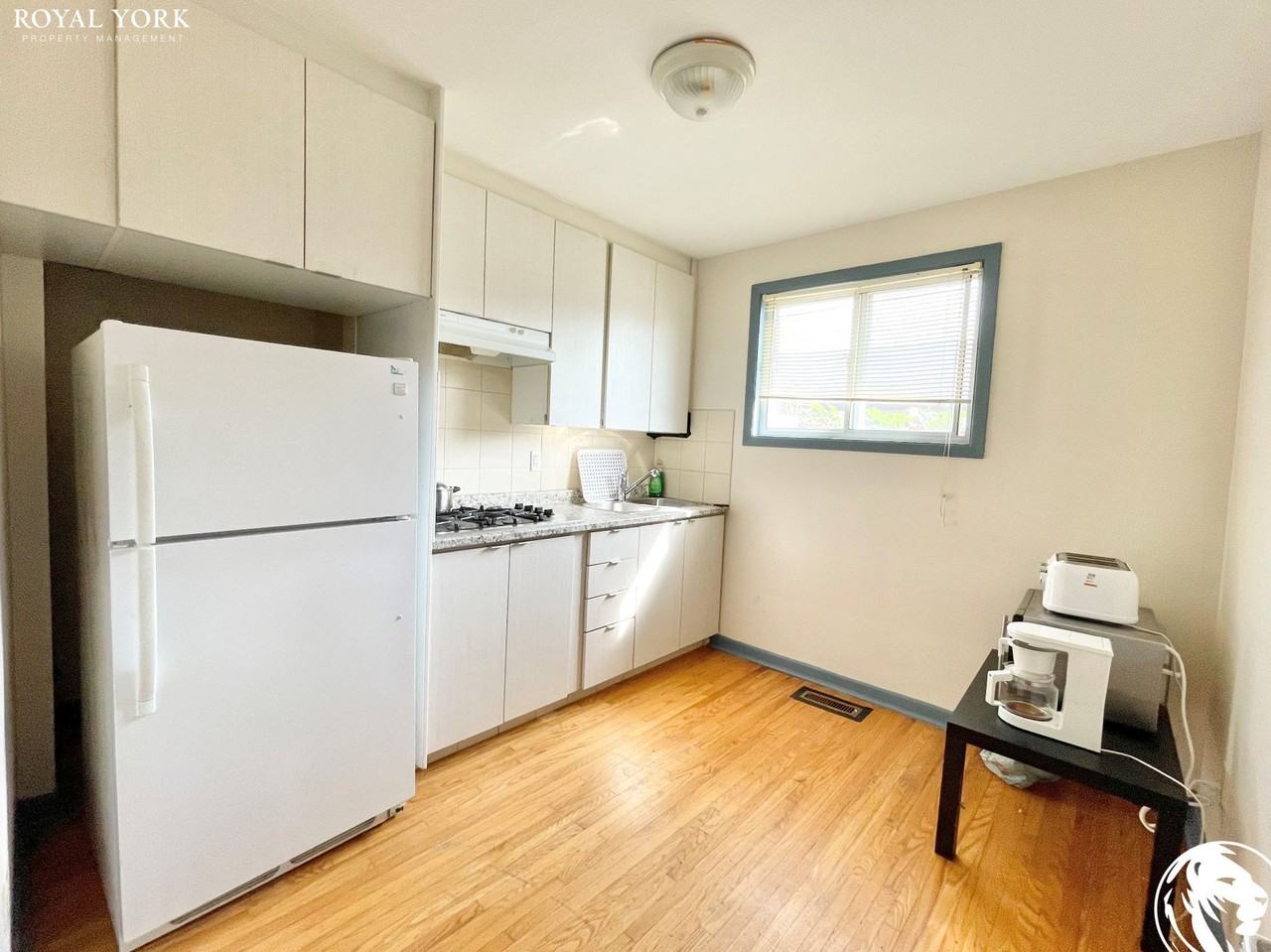 14 Laskay Cres #3 - Photo 2 of 11