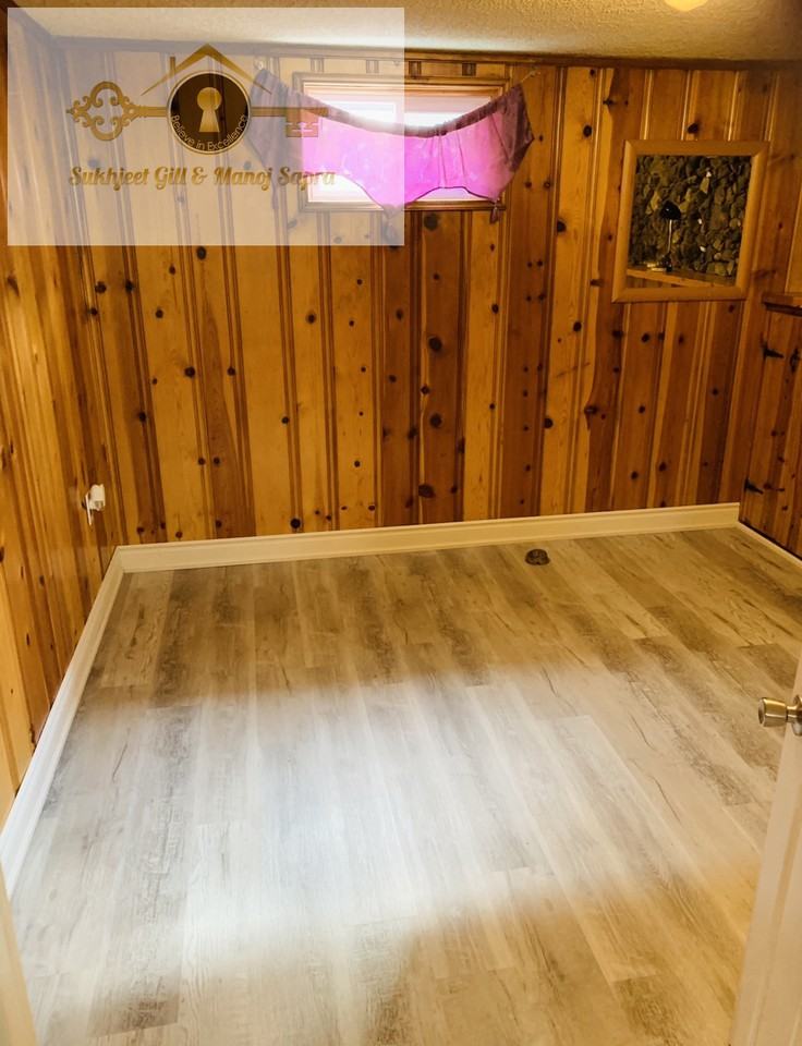 7 Mercury Rd - Photo 2 of 10