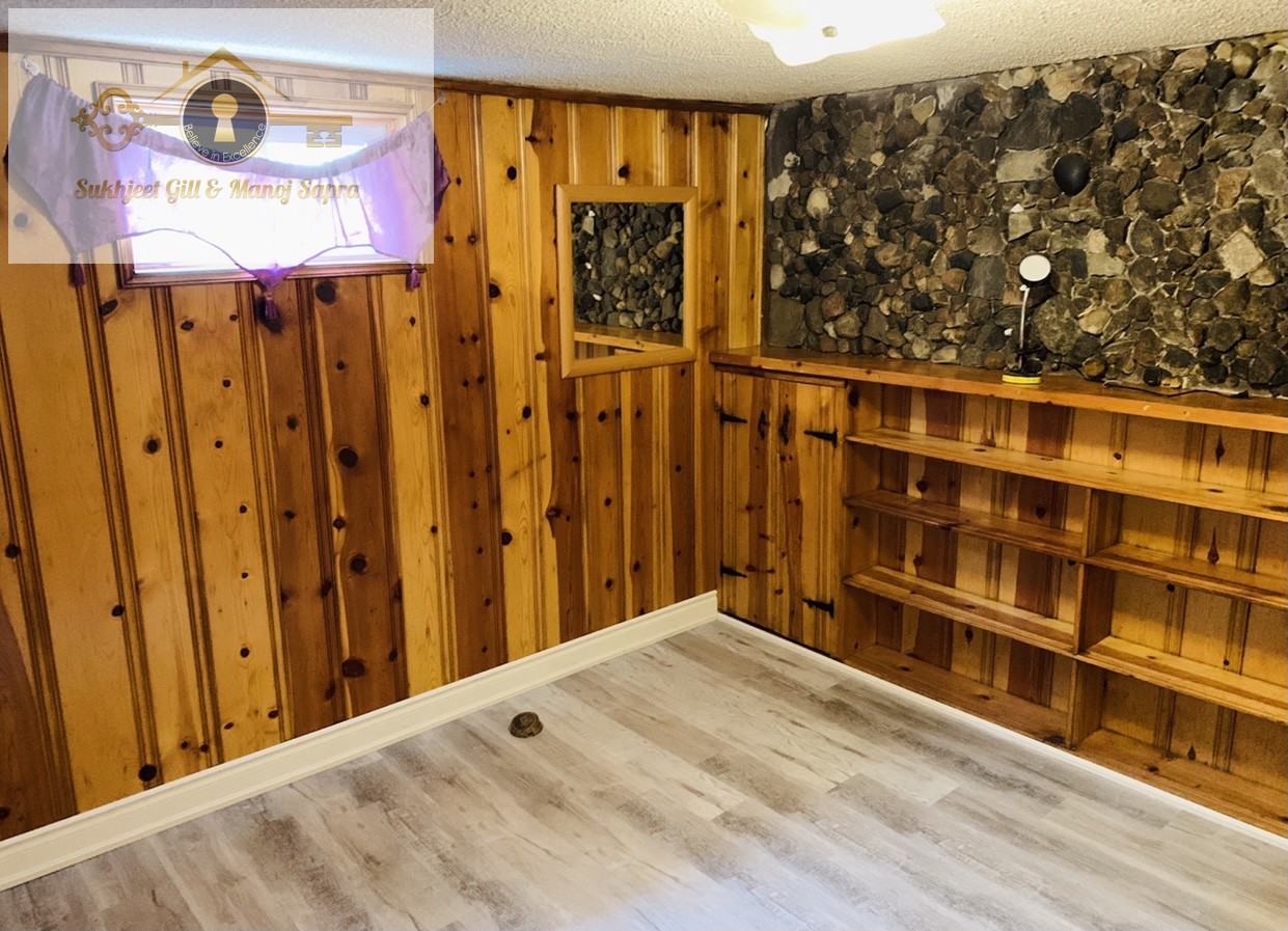 7 Mercury Rd - Photo 3 of 10