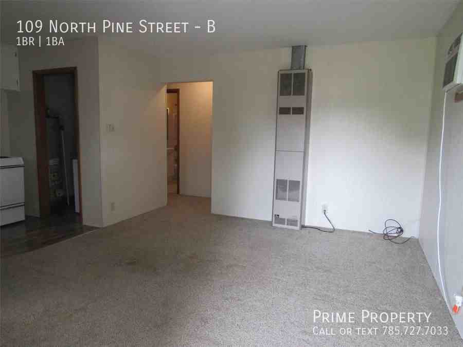 109 N Pine St #B - Photo 3 of 6