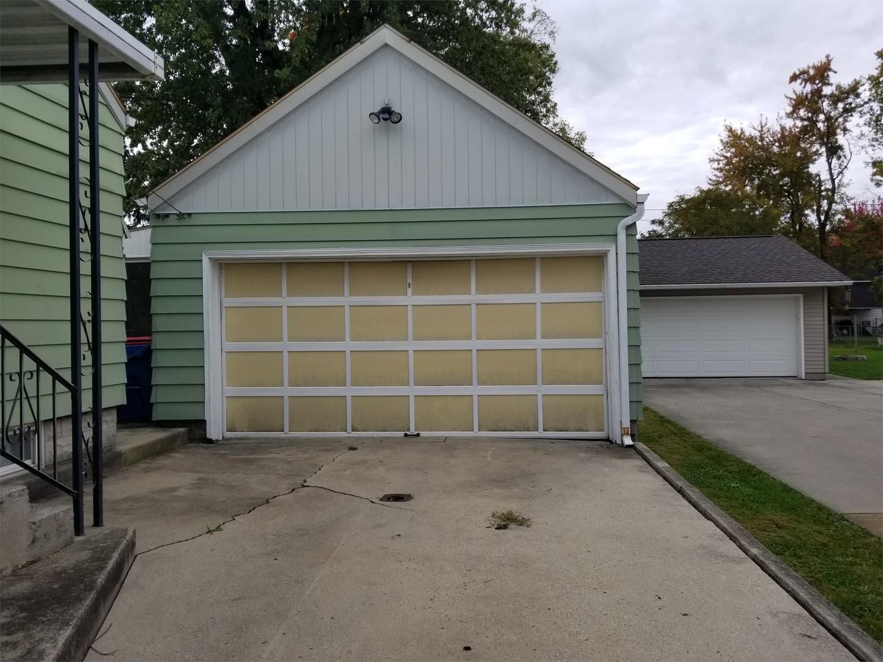 711 E 5th St #1 - Photo 2 of 11