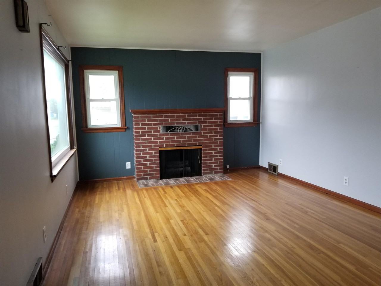 711 E 5th St #1 - Photo 4 of 11