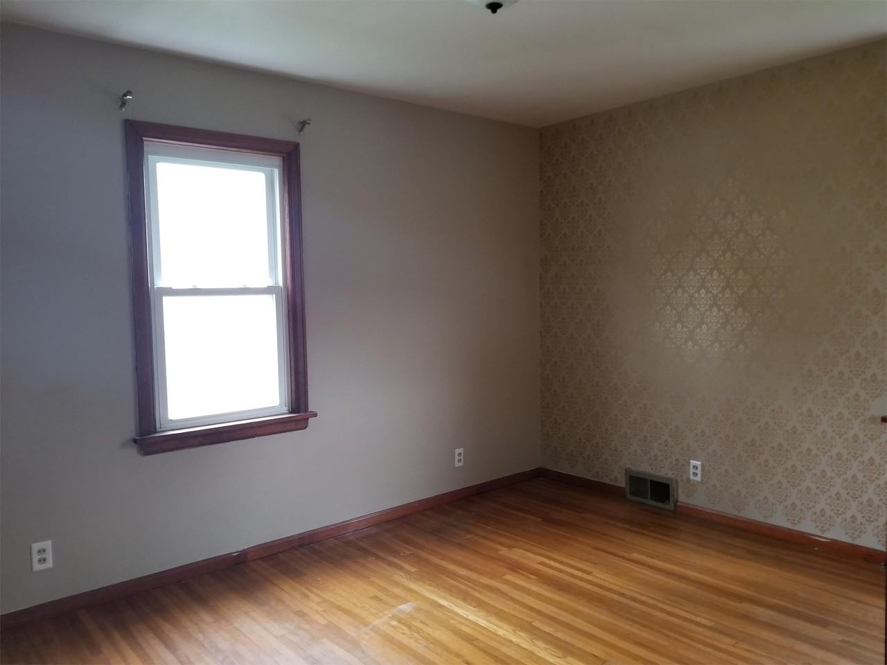 711 E 5th St #1 - Photo 5 of 11