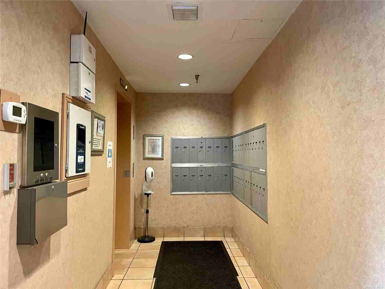 141 Great Neck Rd #2h - Photo 3 of 26