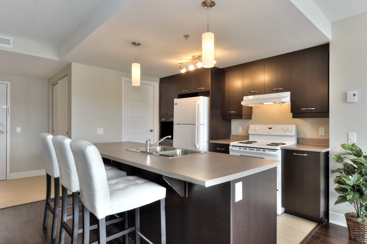 639 Rue Robert-Élie - Photo 2 of 14