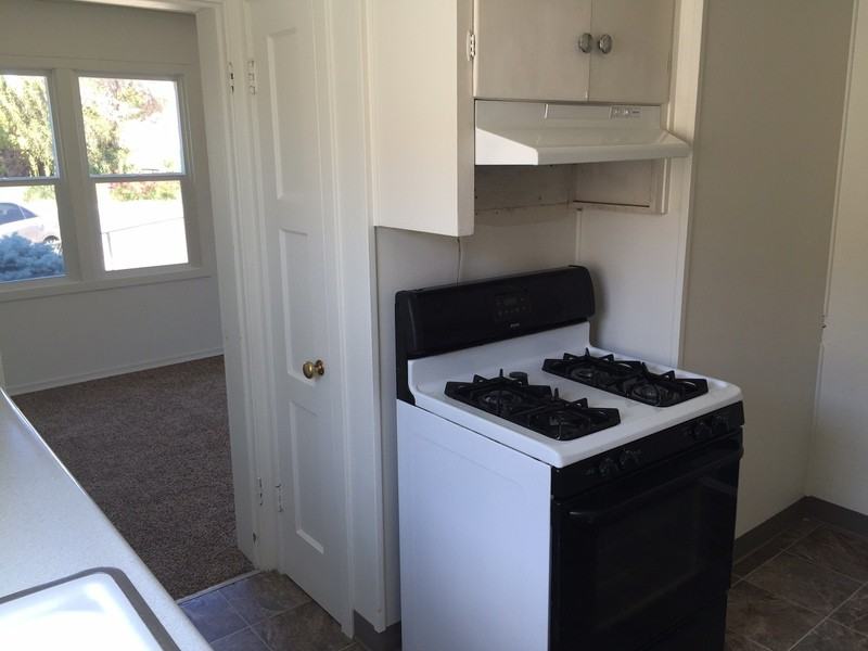 1347 Thayer Dr - Photo 4 of 9