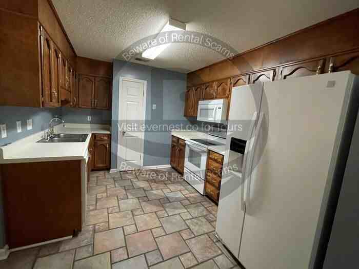 161 Lake Ter - Photo 2 of 16