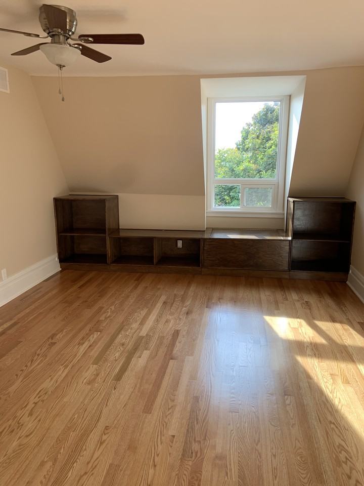 998 Bronson Avenue #4