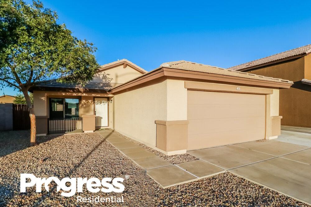 1388 S 159th Ave - Photo 3 of 20