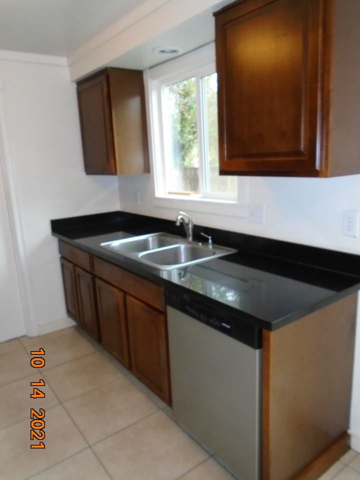 1270 E Santiam St #1270 - Photo 6 of 22