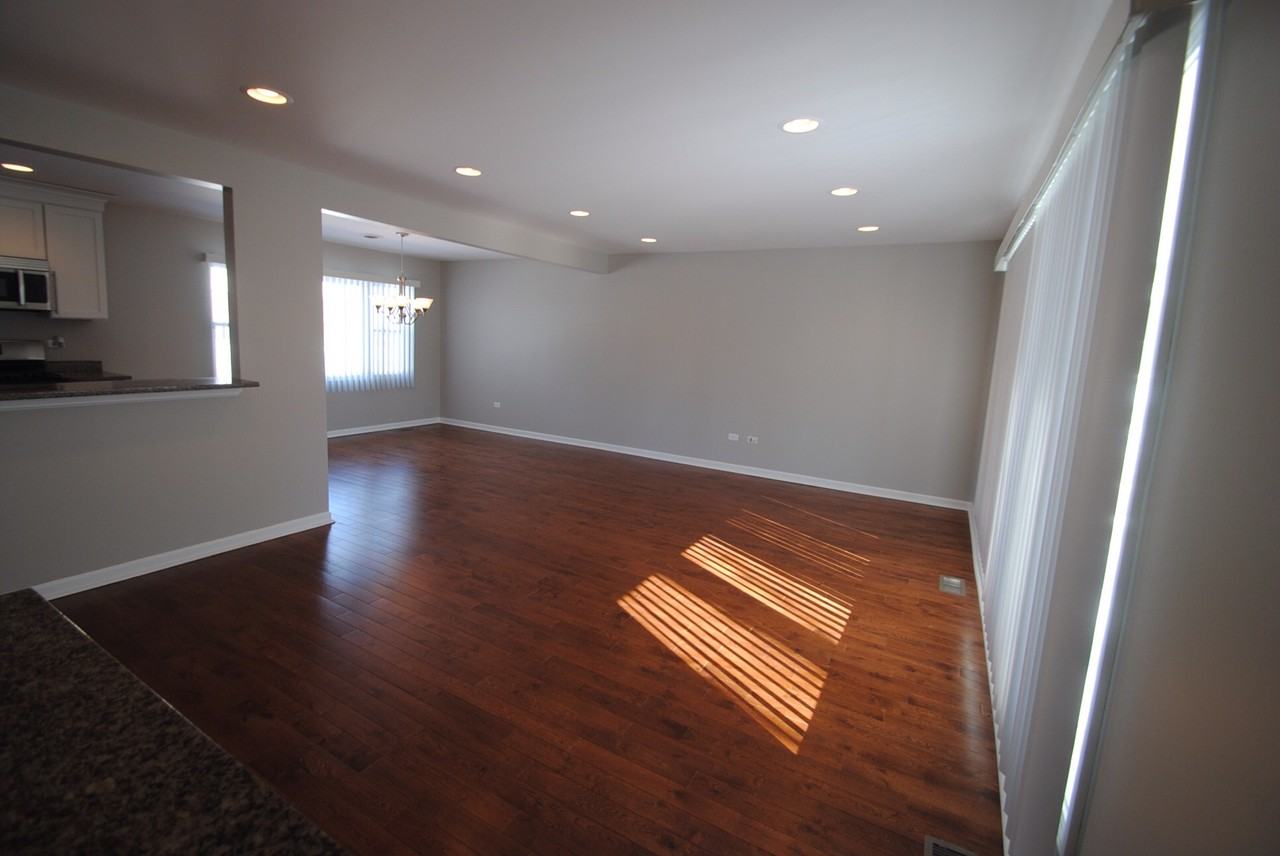 521 Rose Dr - Photo 2 of 13