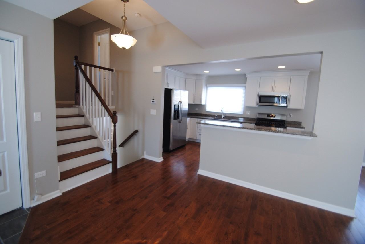 521 Rose Dr - Photo 3 of 13