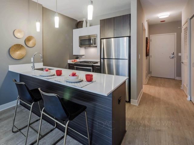 32 N Michigan Ave - Photo 2 of 10