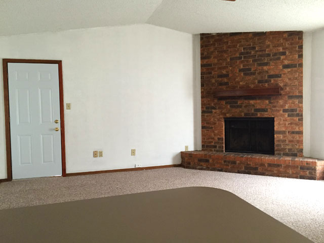 1017 Aspen Cir - Photo 3 of 7