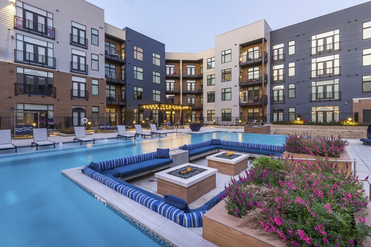 225 Sycamore - Photo 7 of 38