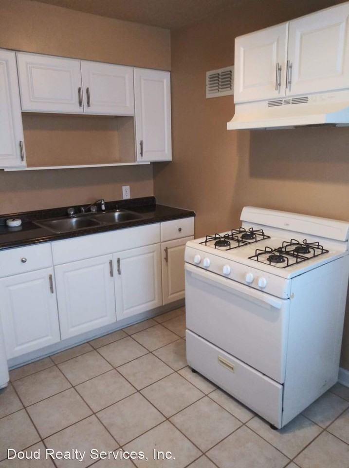 374 Ridgewell Ave - Photo 3 of 13