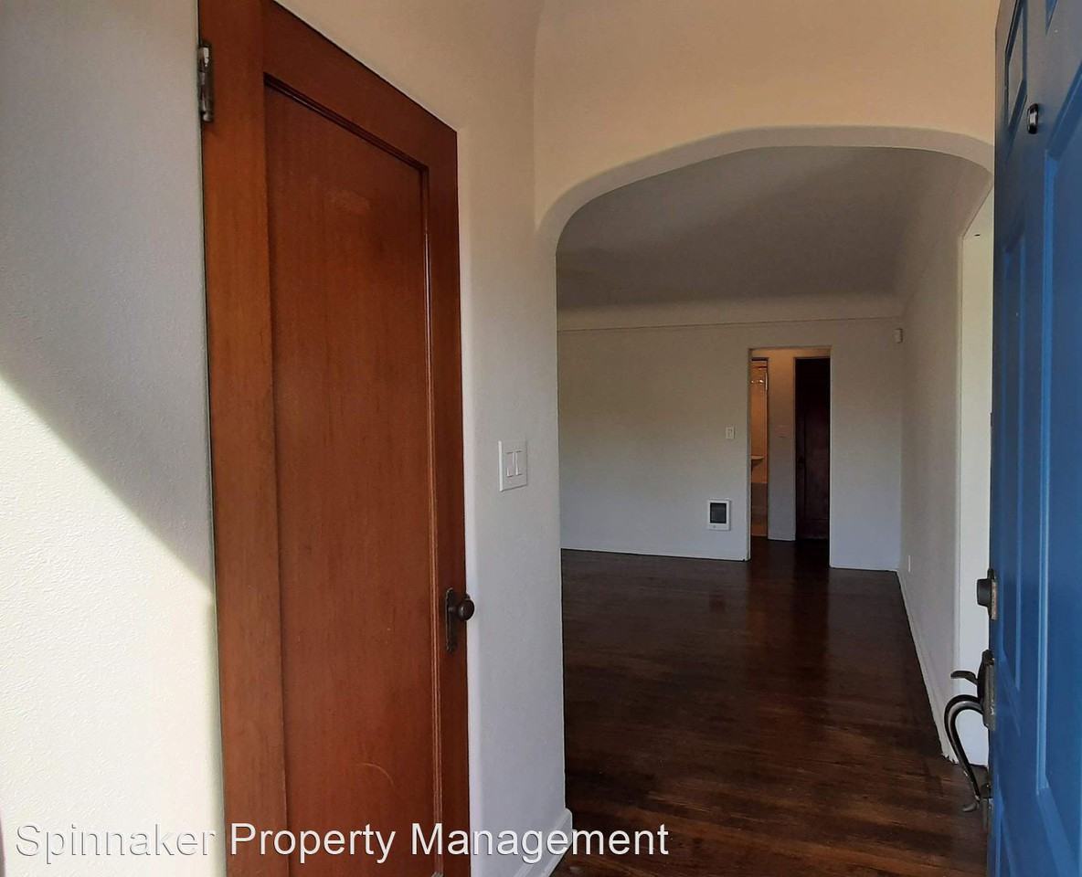 121 S 58th St - Photo 3 of 20