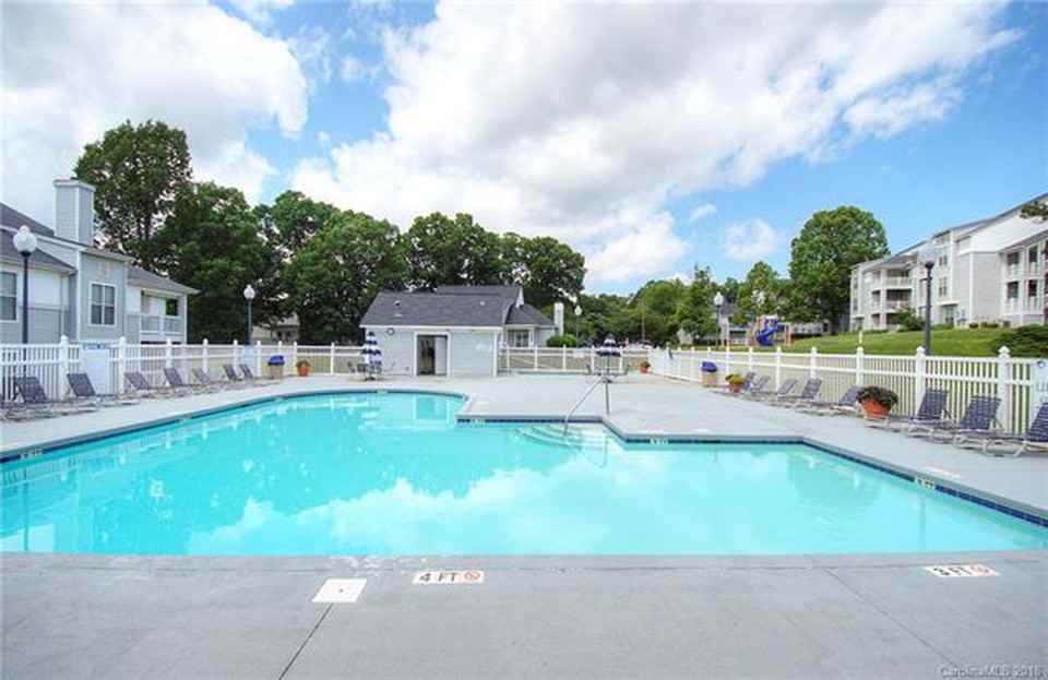 37 Hamiltons Harbor Drive - Photo 3 of 14