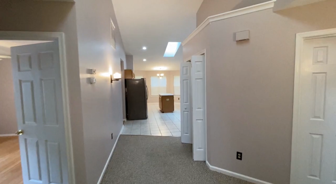 208 Lynns Way - Photo 4 of 32