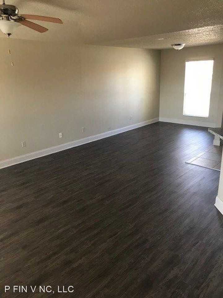 121 Viola Ct - Photo 3 of 12