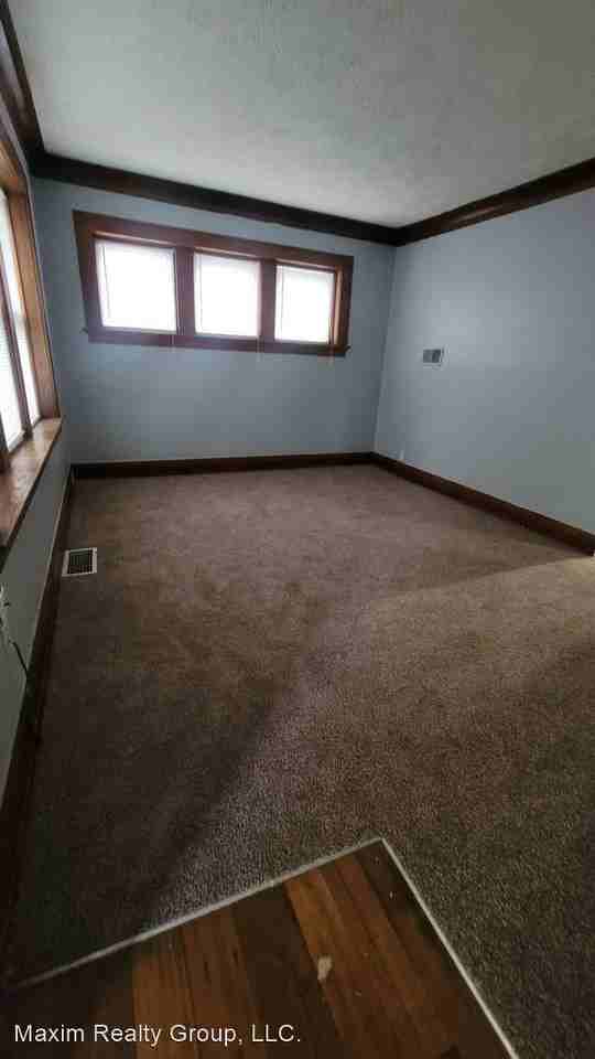 4325-4327 South 22nd Street - Photo 2 of 8