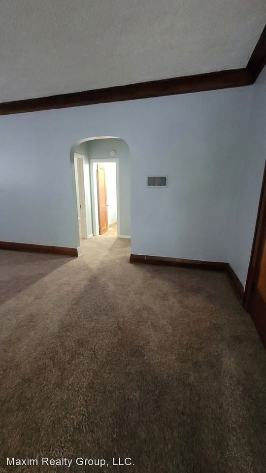 4325-4327 South 22nd Street - Photo 3 of 8