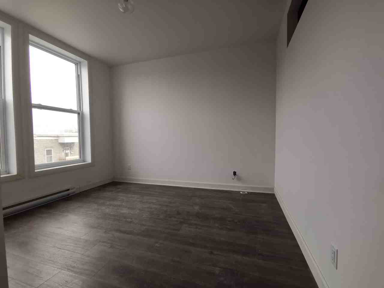 1838 Av De L'église - Photo 3 of 14