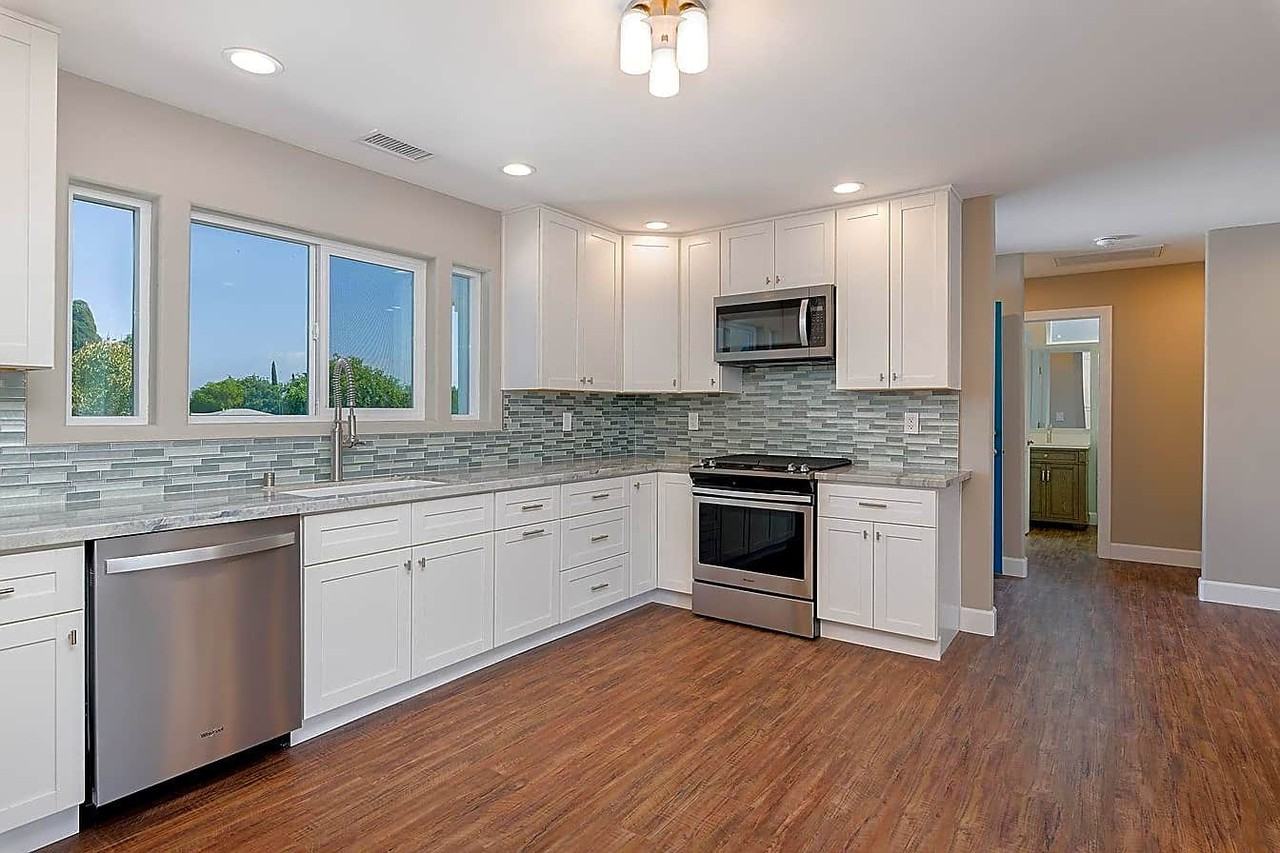 6096 Meade Ave - Photo 3 of 12