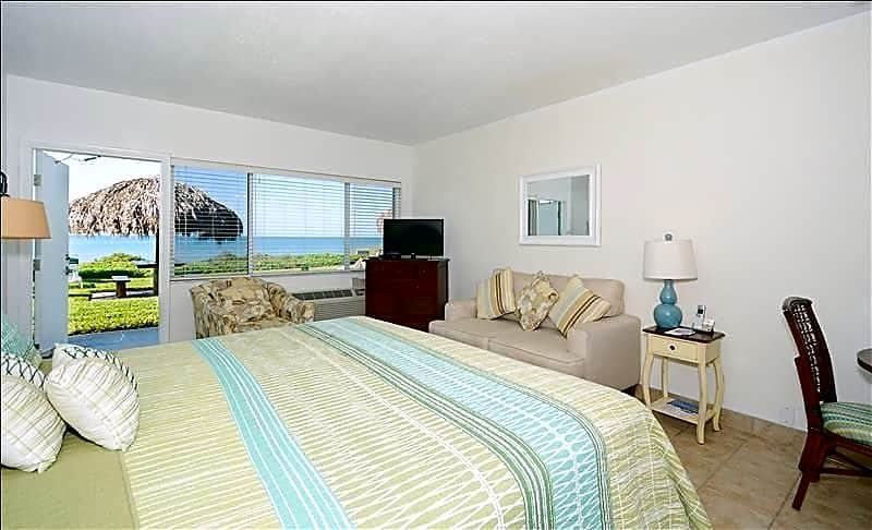 3155 Gulf Of Mexico Dr - Photo 2 of 10