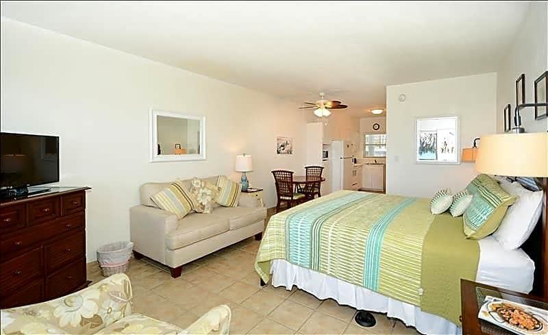 3155 Gulf Of Mexico Dr - Photo 3 of 10