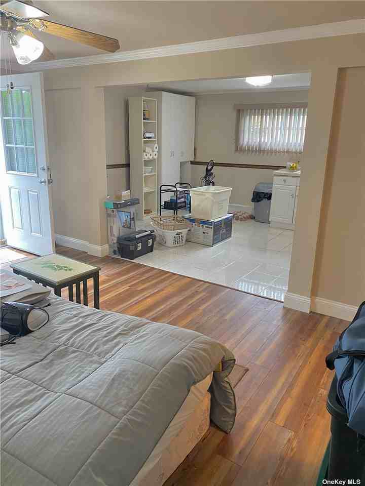 547 Middle St - Photo 2 of 9