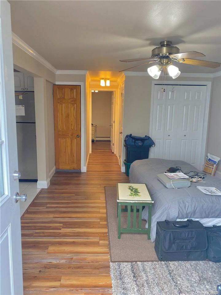 547 Middle St - Photo 3 of 9