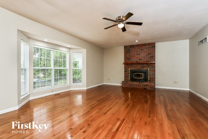 5672 Briarwood Estates Dr - Photo 3 of 15