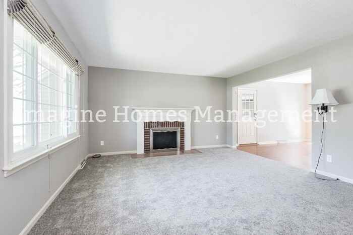 119 S Main St - Photo 3 of 20