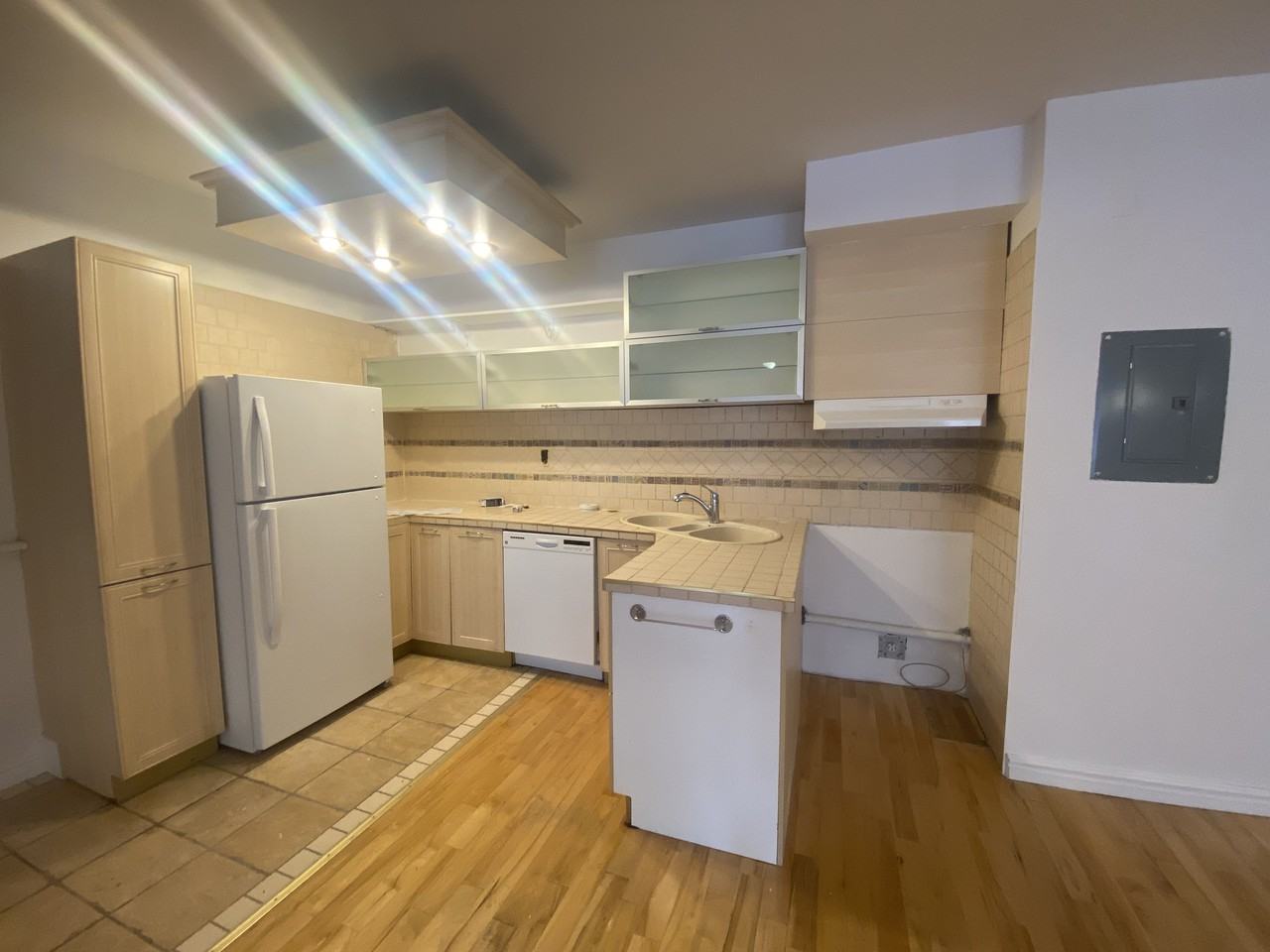 1611 Rue Viau - Photo 2 of 16