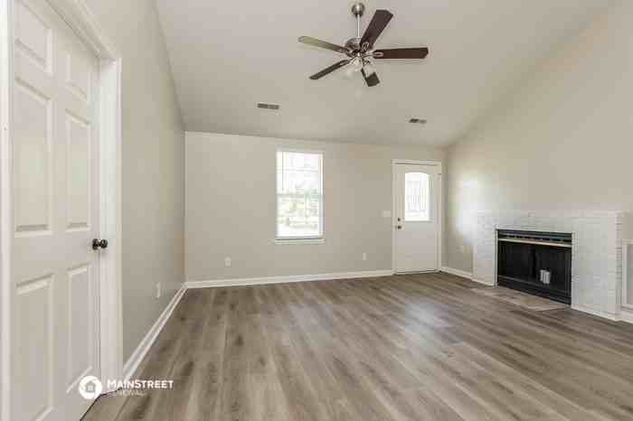 4757 Greystone St - Photo 3 of 16