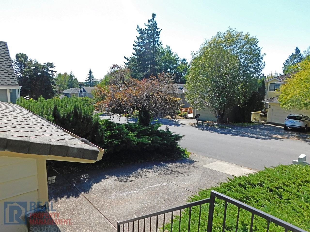 133 Kingsgate Rd - Photo 3 of 50