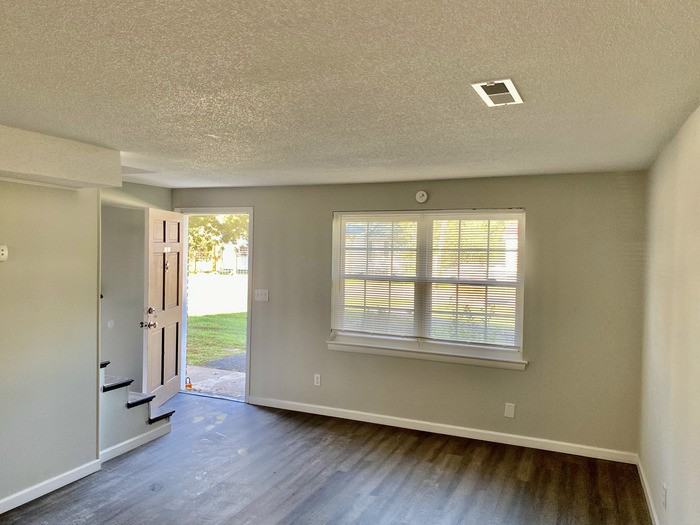 1640 Keeble St - Photo 2 of 13